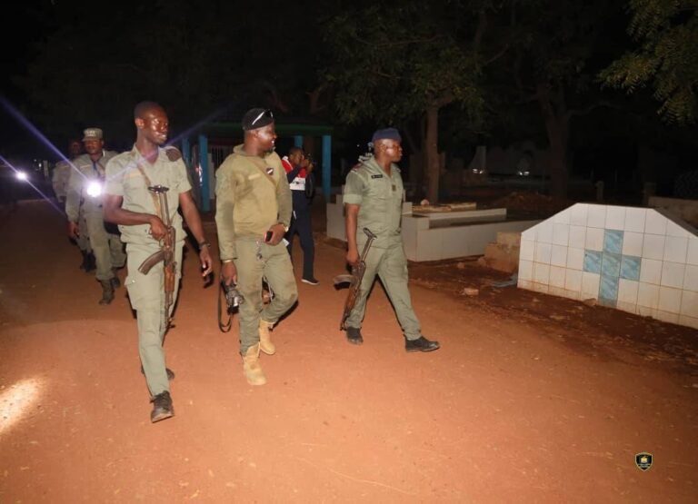 Ouagadougou : La police municipale patrouille dans les cimetières 1 Ouagadougou : La police municipale patrouille dans les cimetières 1