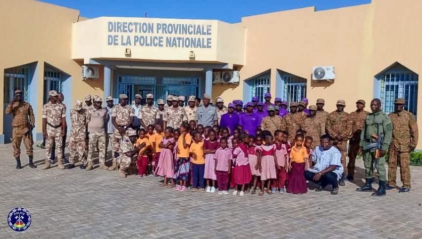 Kombissiri : Des élèves de la maternelle en immersion à la Direction Provinciale de la Police Nationale 2 Kombissiri : Des élèves de la maternelle en immersion à la Direction Provinciale de la Police Nationale 2