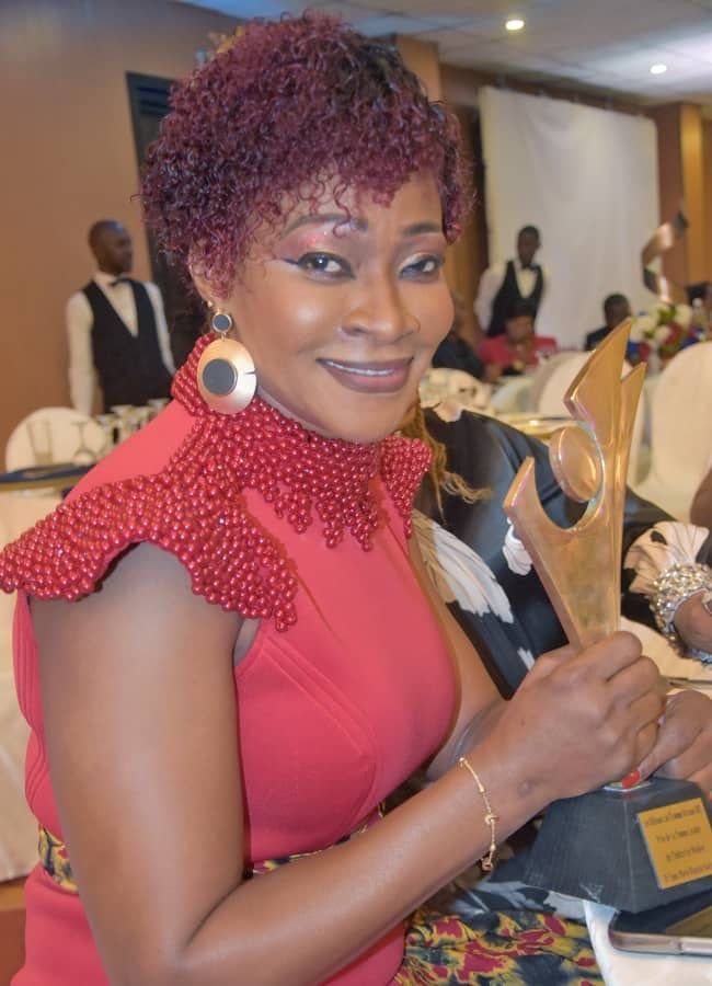 Dr Emma Kantiono: Lauréate d'un Awards à Abidjan 1 Dr Emma Kantiono: Lauréate d'un Awards à Abidjan 1