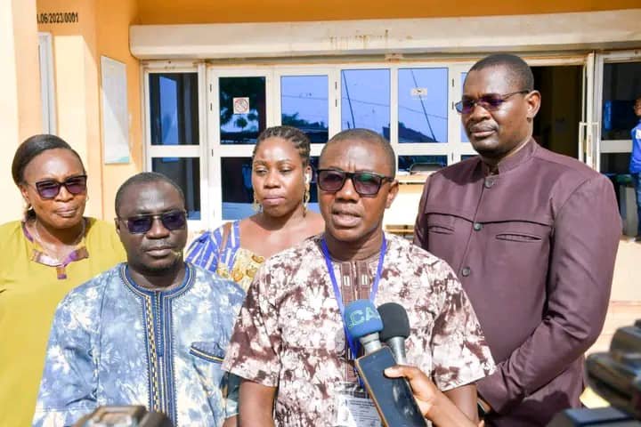 Burkina : 1,5 millions FCFA offert à la pédiatrie Charles-de-Gaulle par des anciens étudiants 3 Burkina : 1,5 millions FCFA offert à la pédiatrie Charles-de-Gaulle par des anciens étudiants 3