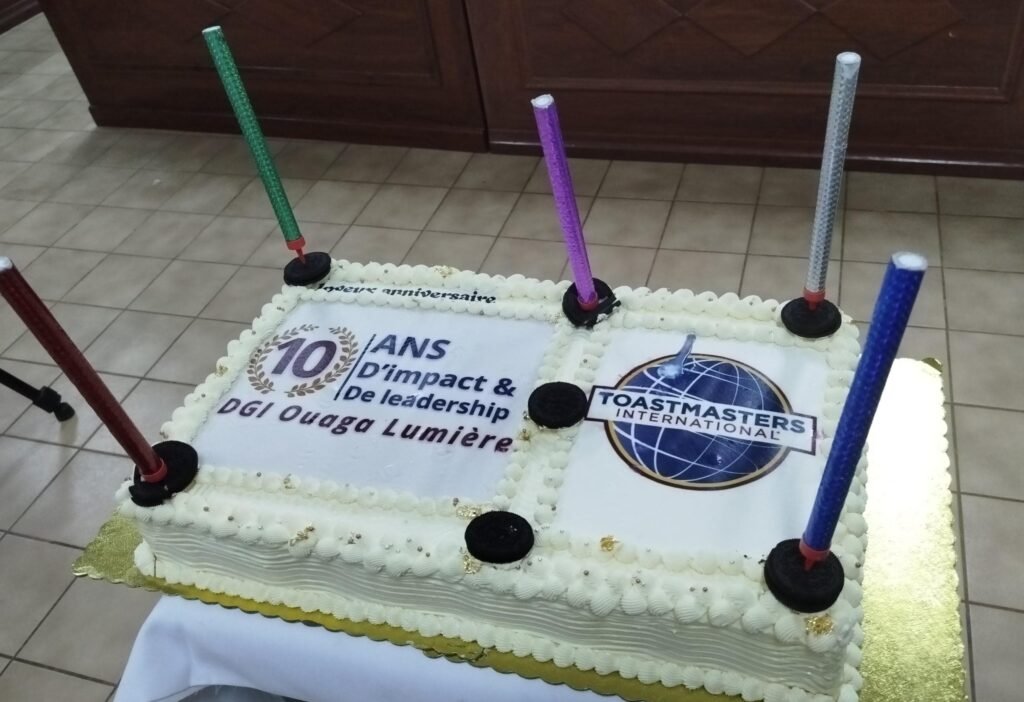 Burkina : Toastmasters DGI Ouaga Lumière célèbre ses 10 ans en rendant hommage à ses « dinosaures » 2 Burkina : Toastmasters DGI Ouaga Lumière célèbre ses 10 ans en rendant hommage à ses « dinosaures » 2