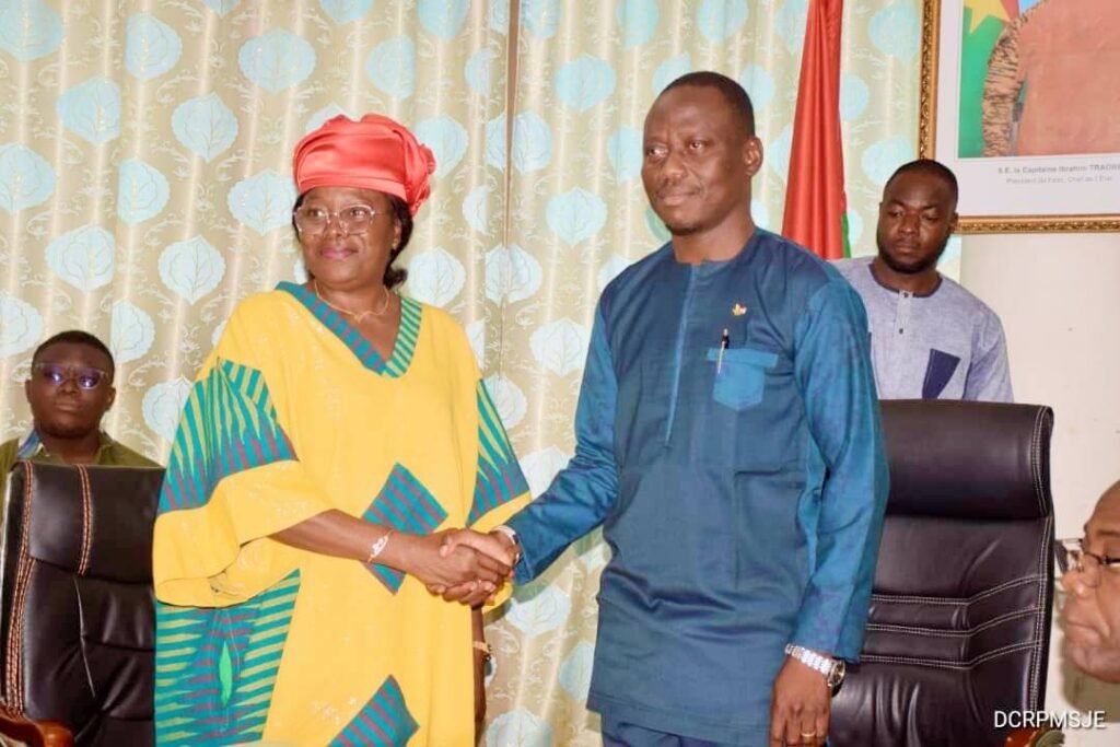 Ministère des Sports : Colette Ouédraogo prend les rênes du Secrétariat général 2 Ministère des Sports : Colette Ouédraogo prend les rênes du Secrétariat général 2