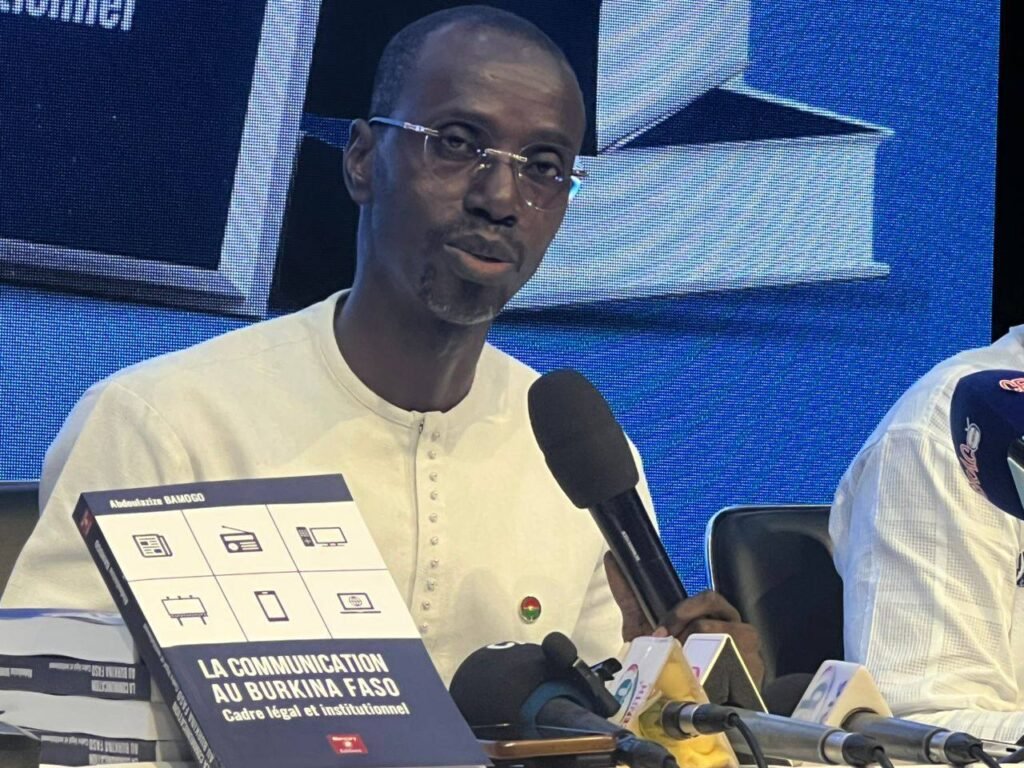 "La Communication au Burkina Faso : Cadre légal et institutionnel" : Le nouveau joyau de Abdoulazize Bamogo 5 "La Communication au Burkina Faso : Cadre légal et institutionnel" : Le nouveau joyau de Abdoulazize Bamogo 5