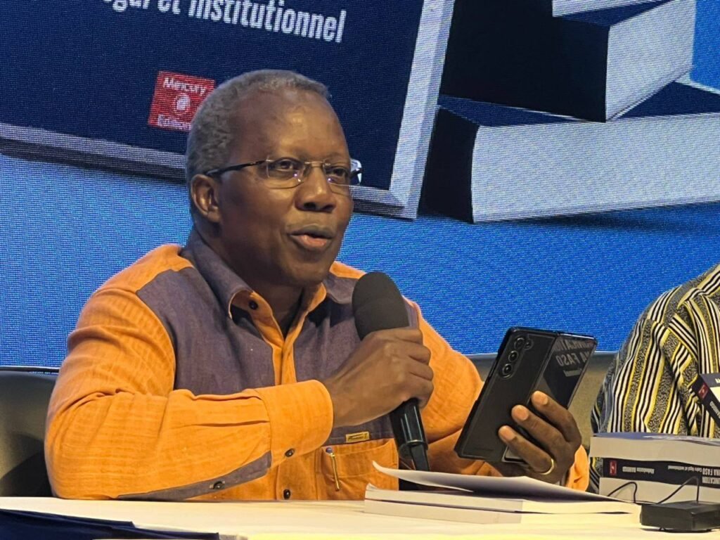 "La Communication au Burkina Faso : Cadre légal et institutionnel" : Le nouveau joyau de Abdoulazize Bamogo 4 "La Communication au Burkina Faso : Cadre légal et institutionnel" : Le nouveau joyau de Abdoulazize Bamogo 4