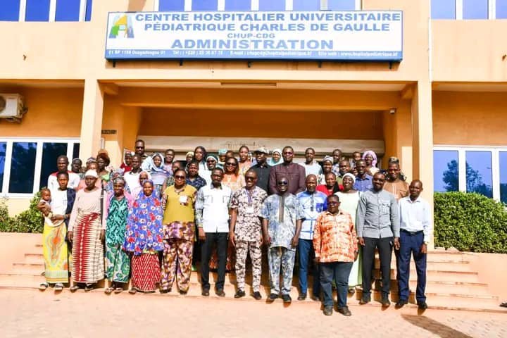 Burkina : 1,5 millions FCFA offert à la pédiatrie Charles-de-Gaulle par des anciens étudiants 6