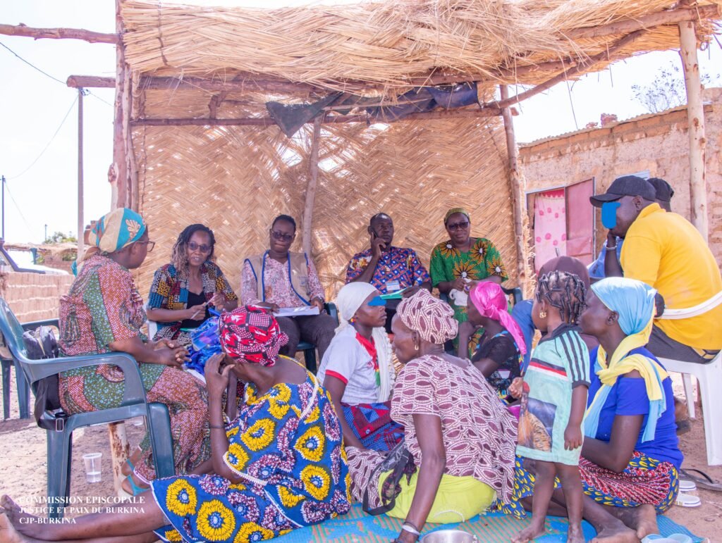 Yako : Notiga Christine Konombo retrouve sa famille après près de 20 ans d’exclusion 2 Yako : Notiga Christine Konombo retrouve sa famille après près de 20 ans d’exclusion 2