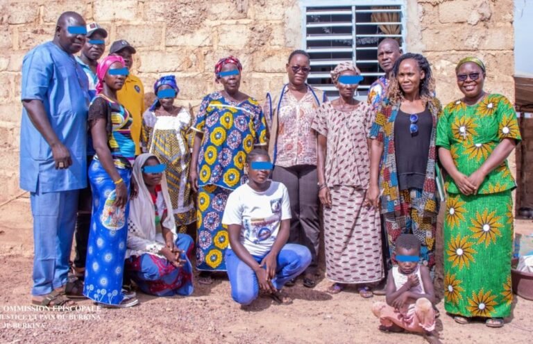 Yako : Notiga Christine Konombo retrouve sa famille après près de 20 ans d’exclusion 1 Yako : Notiga Christine Konombo retrouve sa famille après près de 20 ans d’exclusion 1