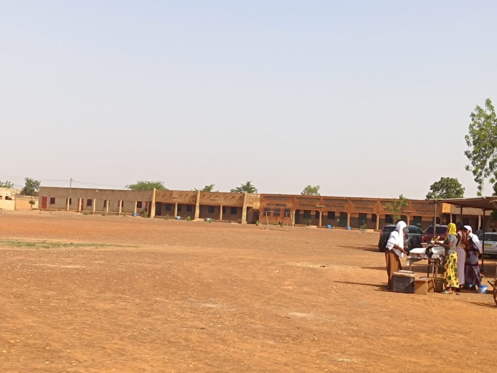 BEPC 2025 : 11 absents dont une cause de maladie grave au Lycée Municipal de Nongr-Massom 3 BEPC 2025 : 11 absents dont une cause de maladie grave au Lycée Municipal de Nongr-Massom 3