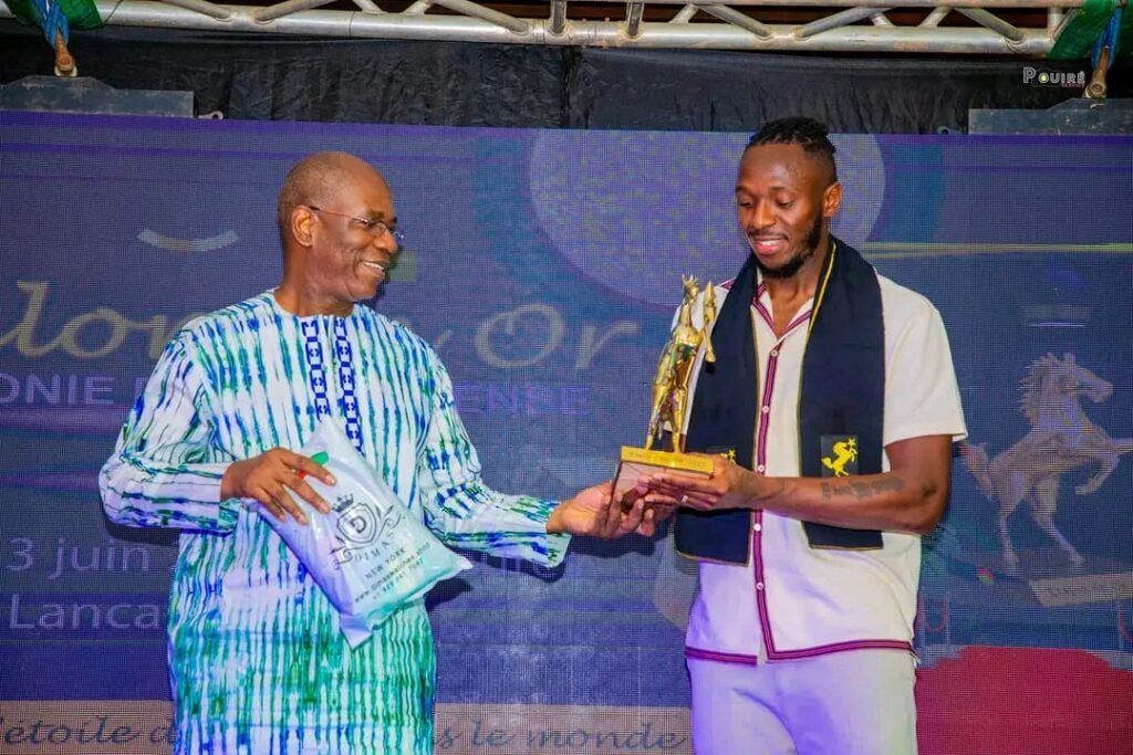 Étalon en or : Safoura Compaoré reçoit le Prix Burkindi 3 Étalon en or : Safoura Compaoré reçoit le Prix Burkindi 3