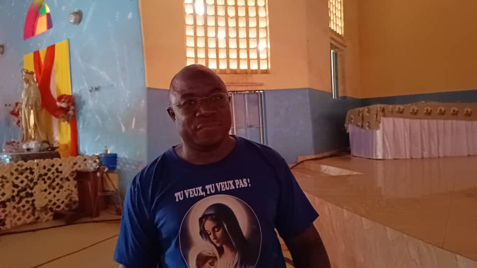 Délicia Yaméogo : L’ombre discrète qui fait briller l’une des plus grandes églises catholiques du Burkina 5 Délicia Yaméogo : L’ombre discrète qui fait briller l’une des plus grandes églises catholiques du Burkina 5