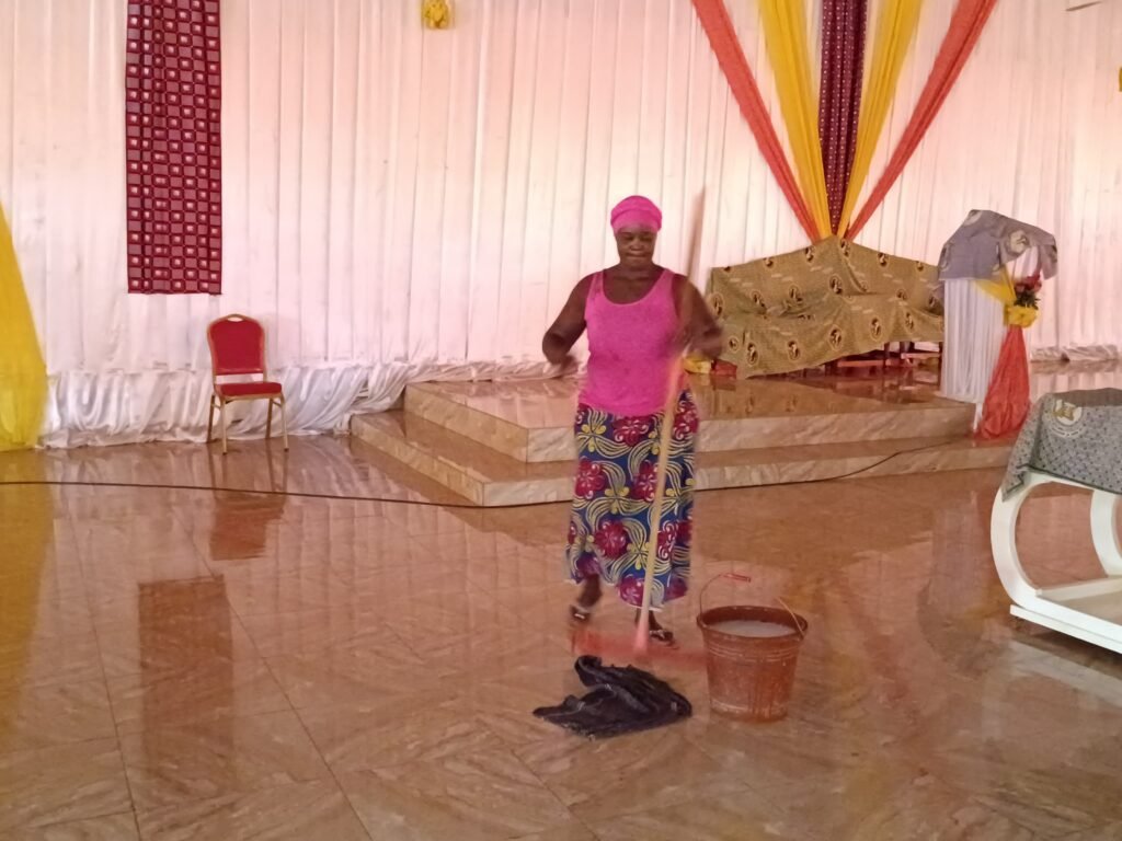 Délicia Yaméogo : L’ombre discrète qui fait briller l’une des plus grandes églises catholiques du Burkina 3 Délicia Yaméogo : L’ombre discrète qui fait briller l’une des plus grandes églises catholiques du Burkina 3