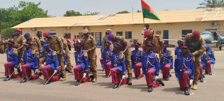 Académie Militaire George Namoano : 22 élèves Pilotes dont 2 femmes en fin de formation 1 Académie Militaire George Namoano : 22 élèves Pilotes dont 2 femmes en fin de formation 1