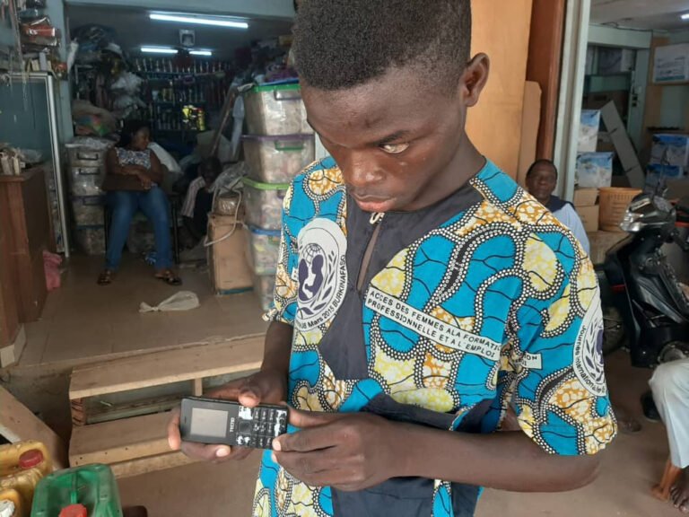 Bikienga Abdoul Fathave: l’aveugle qui vend des crédits de communication 1 Bikienga Abdoul Fathave: l’aveugle qui vend des crédits de communication 1