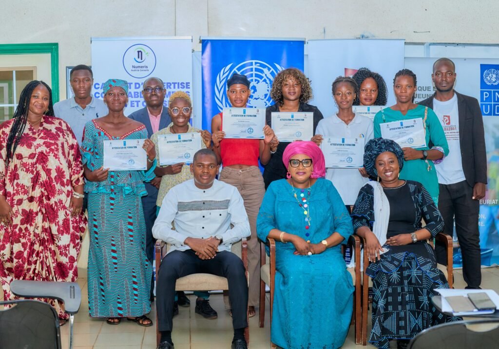 8 femmes_8 métiers : Fin de la formation en gestion financière et création d’entreprise 2 8 femmes_8 métiers : Fin de la formation en gestion financière et création d’entreprise 2