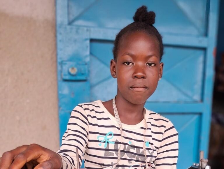 Bérégadougou : A 12 ans, Djamilatou concilie déjà couture et études avec brio 1 Bérégadougou : A 12 ans, Djamilatou concilie déjà couture et études avec brio 1