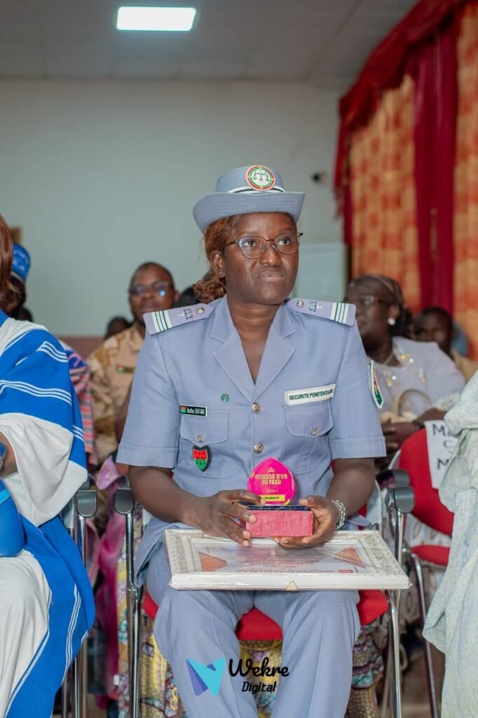 Assétou Ouattara : De pompiste à Inspectrice de sécurité pénitentiaire 2 Assétou Ouattara : De pompiste à Inspectrice de sécurité pénitentiaire 2