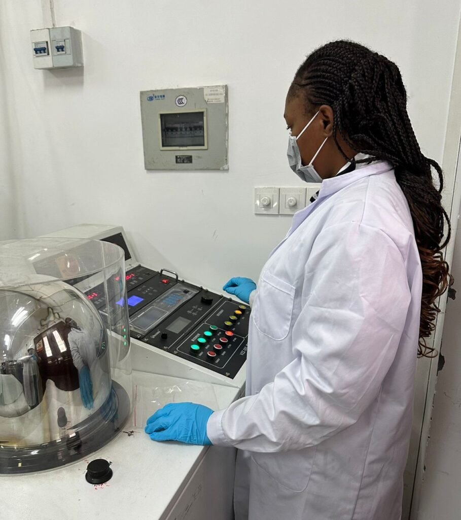 #InstantDiasporaBurkinabè : Dr Nabonswendé Aïda Nadège développe et fabrique des cellules photovoltaïques 2 #InstantDiasporaBurkinabè : Dr Nabonswendé Aïda Nadège développe et fabrique des cellules photovoltaïques 2