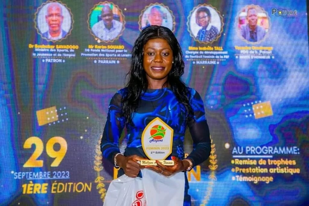 Football féminin : L’arbitre Jacqueline Nikiéma sélectionnée pour officier la Coupe UFOA U20 au Ghana 3 Football féminin : L’arbitre Jacqueline Nikiéma sélectionnée pour officier la Coupe UFOA U20 au Ghana 3