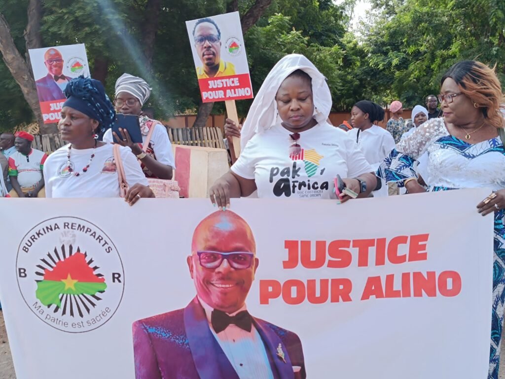 Décès Alino Faso: La CNAVC remet une lettre de doléances à l’ambassade de la Côte d'Ivoire 3 Décès Alino Faso: La CNAVC remet une lettre de doléances à l’ambassade de la Côte d'Ivoire 3