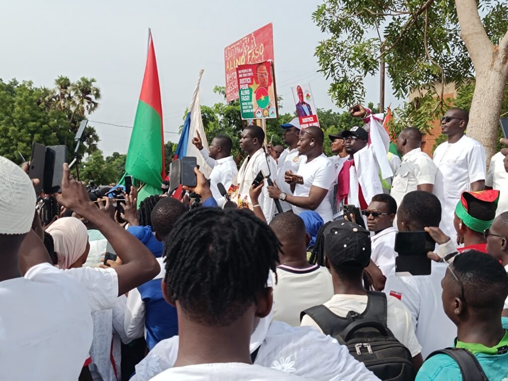 Décès Alino Faso: La CNAVC remet une lettre de doléances à l’ambassade de la Côte d'Ivoire 2 Décès Alino Faso: La CNAVC remet une lettre de doléances à l’ambassade de la Côte d'Ivoire 2