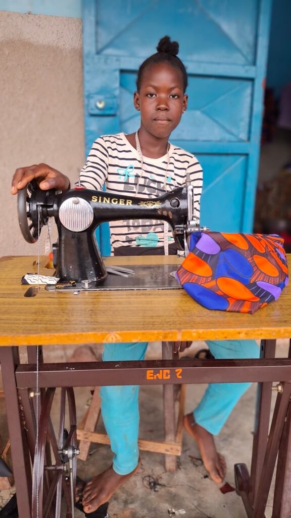 Bérégadougou : A 12 ans, Djamilatou concilie déjà couture et études avec brio 4 Bérégadougou : A 12 ans, Djamilatou concilie déjà couture et études avec brio 4