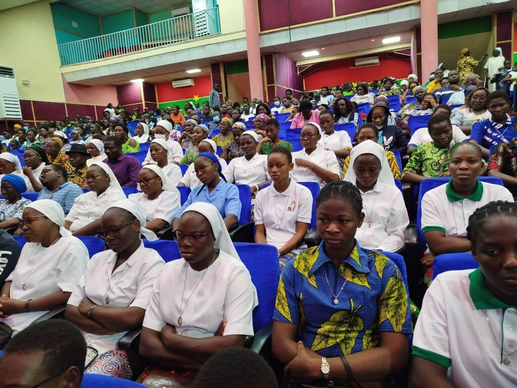 Sœurs Travailleuses Missionnaires de Donum Dei: Elles chantent aussi l'amour et la foi 6 Sœurs Travailleuses Missionnaires de Donum Dei: Elles chantent aussi l'amour et la foi 6