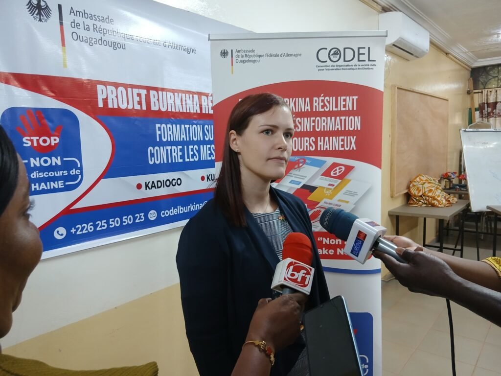 Lutte contre la désinformation : La CODEL renforce les capacités des acteurs de l’information 3 Lutte contre la désinformation : La CODEL renforce les capacités des acteurs de l’information 3