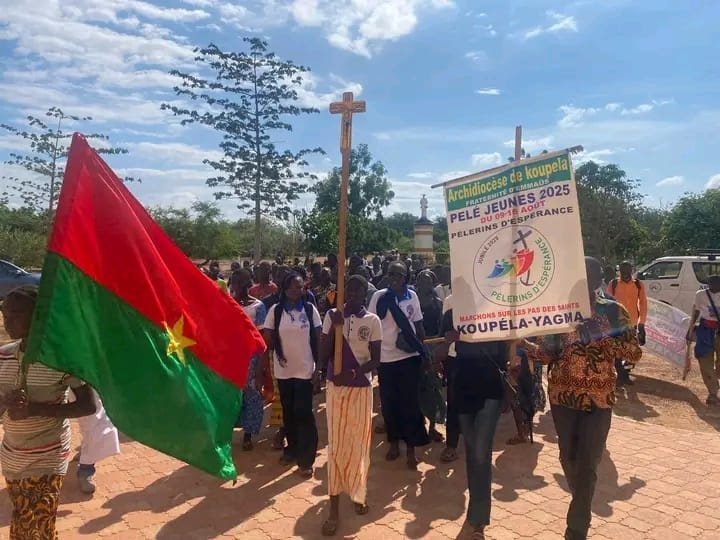 Assomption : 65 jeunes pèlerins parcourent 145 km à pied de Koupéla à Yagma 2 Assomption : 65 jeunes pèlerins parcourent 145 km à pied de Koupéla à Yagma 2