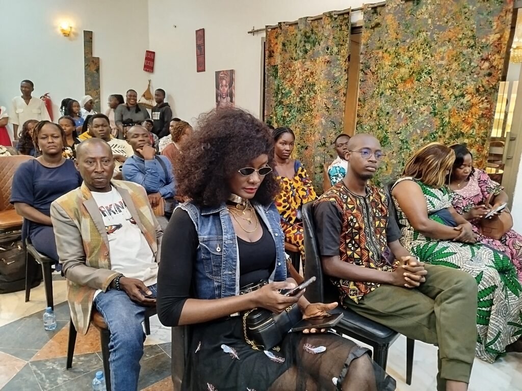 Littérature : Camille Zoungrana écrit, dessine et publie pour sensibiliser 4