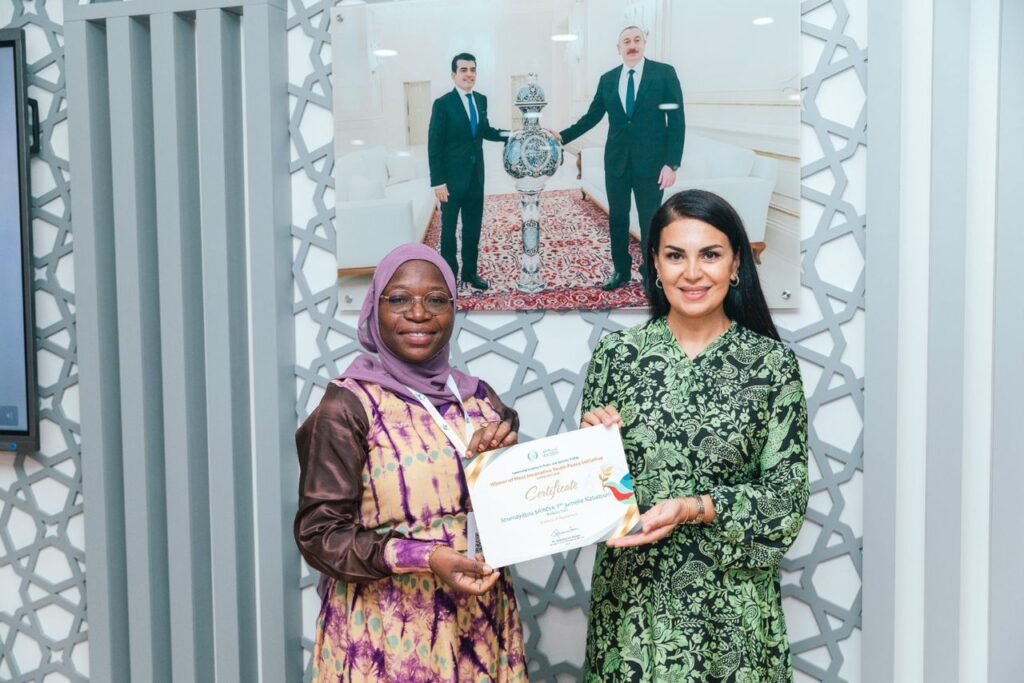Azerbaïdjan: Sa’adia Nabaloum sacrée Jeune Ambassadrice Internationale de la Paix 2 Azerbaïdjan: Sa’adia Nabaloum sacrée Jeune Ambassadrice Internationale de la Paix 2