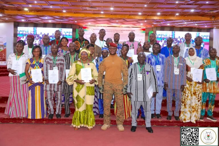 Excellence scolaire 2025 : 138 élèves et 26 enseignants honorés à Ouagadougou 1 Excellence scolaire 2025 : 138 élèves et 26 enseignants honorés à Ouagadougou 1
