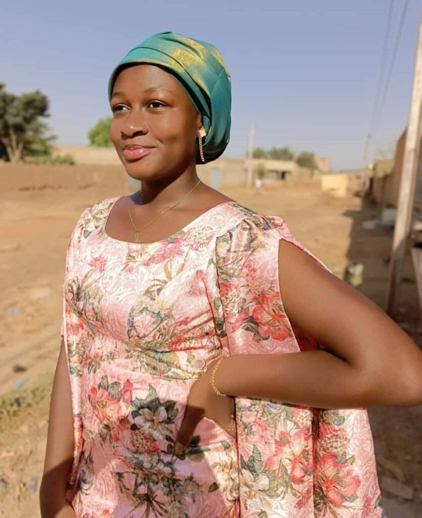 Samiratou Sawadogo, l’art de personnaliser les émotions sur des articles 3 Samiratou Sawadogo, l’art de personnaliser les émotions sur des articles 3