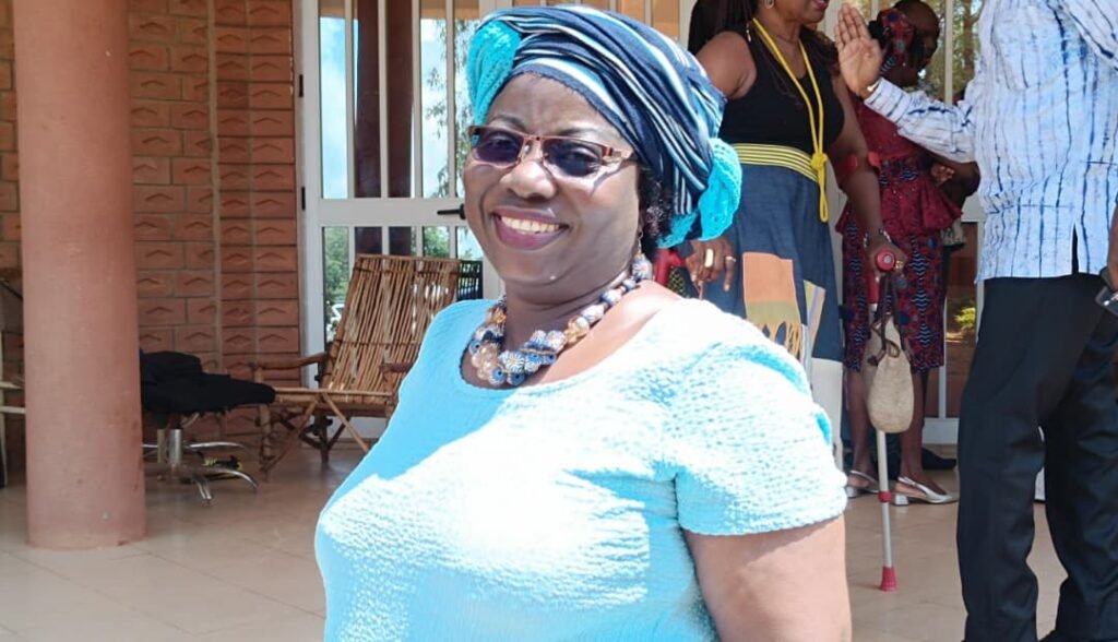 Dr Jocelyne Vokouma : Une chercheure aguerrie sur les mystères du tissage ancien et la teinture à l’indigo 5 Dr Jocelyne Vokouma : Une chercheure aguerrie sur les mystères du tissage ancien et la teinture à l’indigo 5