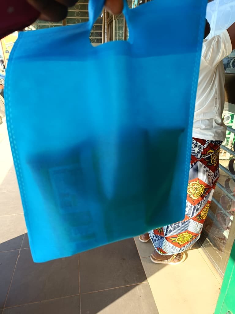 Sachets plastiques : Entre volonté d’adopter les normes et difficultés d’approvisionnement sur le terrain 2 Sachets plastiques : Entre volonté d’adopter les normes et difficultés d’approvisionnement sur le terrain 2