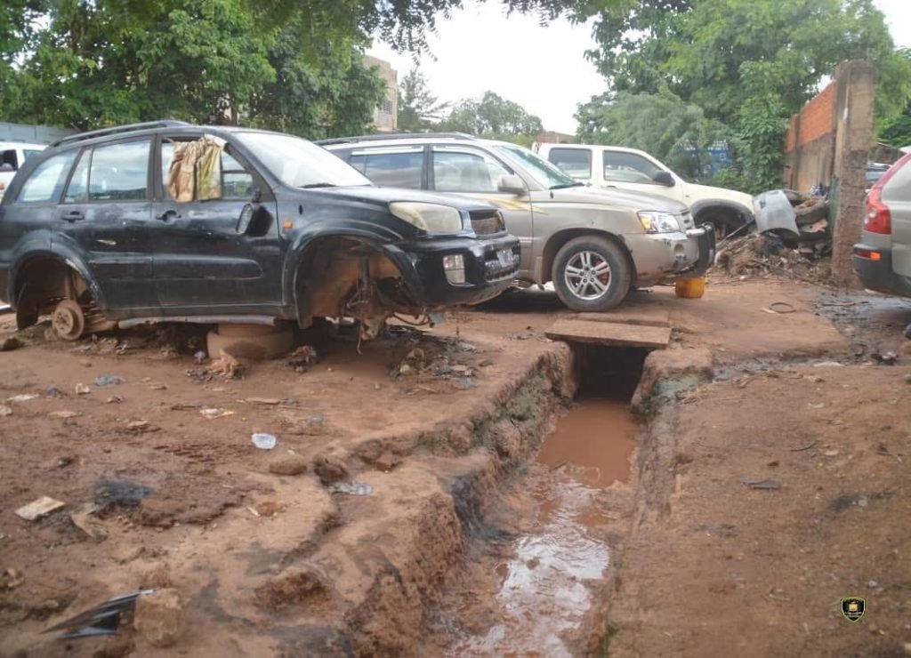 Ouagadougou : Plusieurs garages dégagés, des voitures saisies par la Police Municipale 2 Ouagadougou : Plusieurs garages dégagés, des voitures saisies par la Police Municipale 2