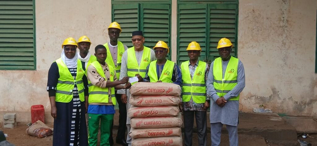 Faso Mêbo : 17 tonnes de ciment offert par des présidents d’institutions 3 Faso Mêbo : 17 tonnes de ciment offert par des présidents d’institutions 3