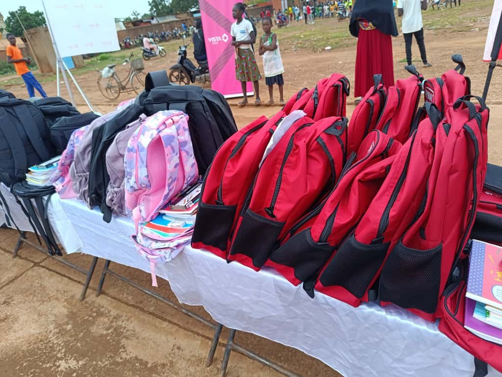 « Un cartable pour un sourire » : Plus de 150 enfants démunis ont recu des kits scolaires grâce à l’association Rêves de Gracias 2 « Un cartable pour un sourire » : Plus de 150 enfants démunis ont recu des kits scolaires grâce à l’association Rêves de Gracias 2