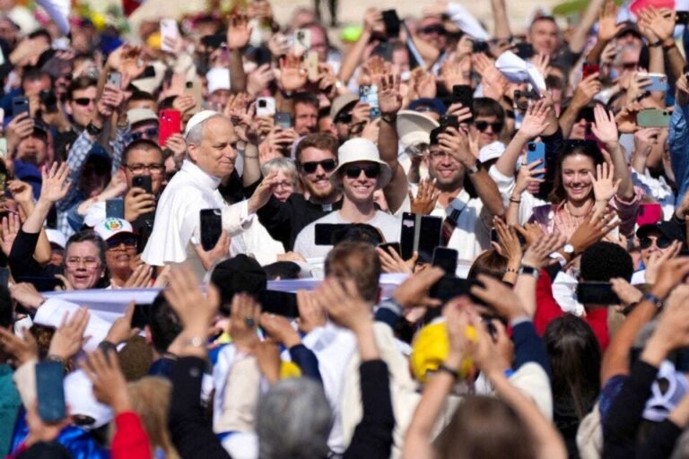 Vatican : Un pèlerinage réunit 1 400 catholiques LGBT+ et leurs proches 4