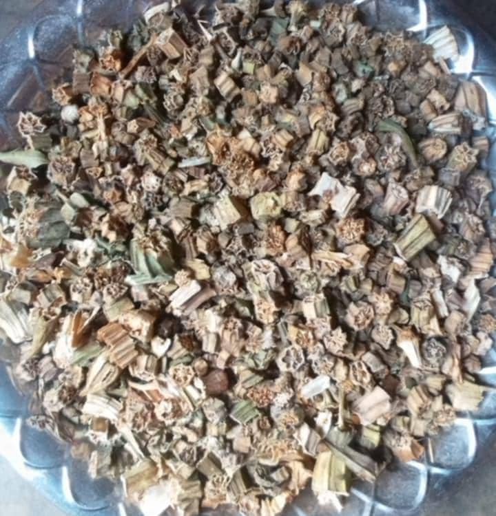 Gombo, oseille, baranbourou: Quand des femmes font sécher leurs condiments 3