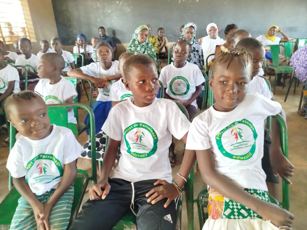 Boassa : Plus de 30 élèves parrainés par l’association Djokolobés Leeré 5 Boassa : Plus de 30 élèves parrainés par l’association Djokolobés Leeré 5