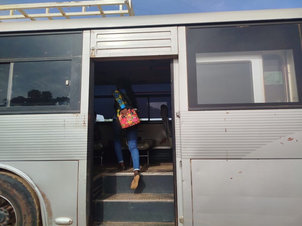 Banfora : «’’ Oh Jésus !.’…’’Le robot veut nous réveiller’’ », s’exclament 2 reporters 2 Banfora : «’’ Oh Jésus !.’…’’Le robot veut nous réveiller’’ », s’exclament 2 reporters 2