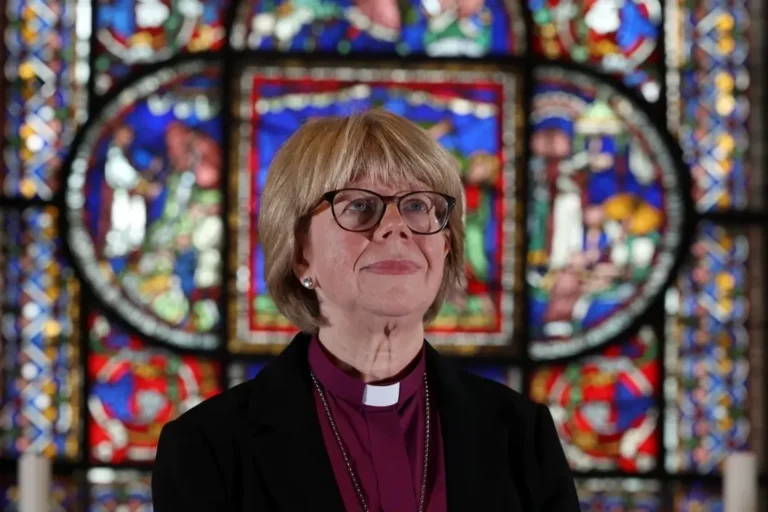 Sarah Mullally, première femme nommée à la tête de l’Église d’Angleterre, l’Ouganda dit Non 4