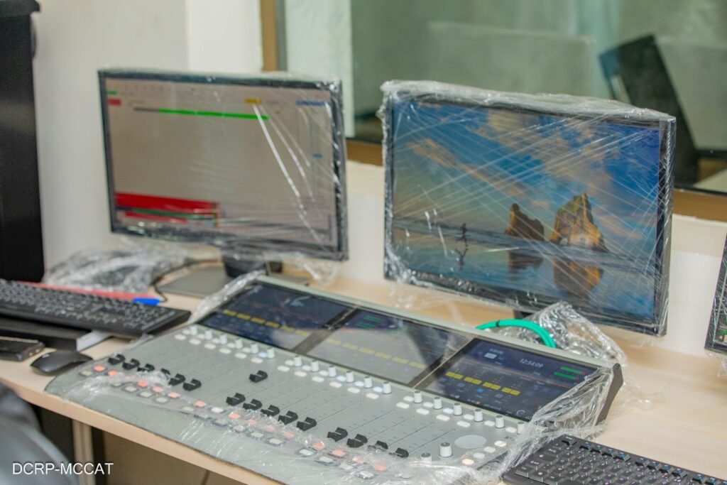 AES : Les ministres de la Communication visitent la future station radio de la Confédération à Ouagadougou 2