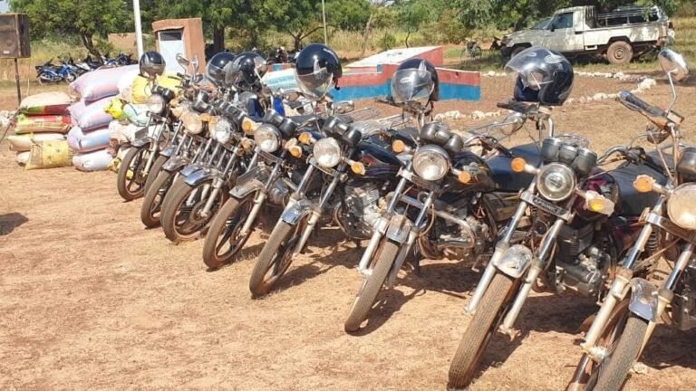 Kourwéogo : La population offre des dons aux VDP d'une valeur de plus de 6 millions F CFA 6 Kourwéogo : La population offre des dons aux VDP d'une valeur de plus de 6 millions F CFA 6