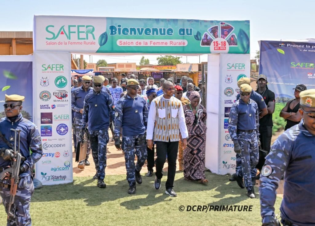 Koudougou : Le Premier ministre encourage les femmes rurales dans la valorisation des produits locaux 2 Koudougou : Le Premier ministre encourage les femmes rurales dans la valorisation des produits locaux 2