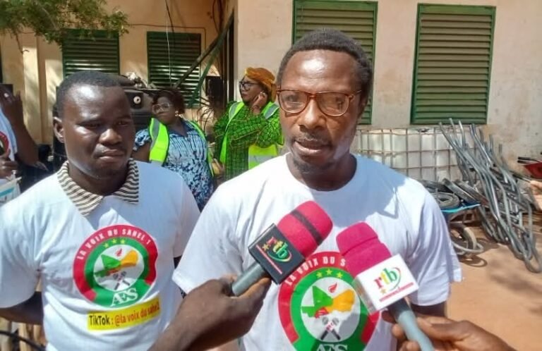 Faso Mêbo: 5 tonnes de ciment et 100 kits alimentaires offert par le panel TikTok « La Voix du Sahel 1 » 1 Faso Mêbo: 5 tonnes de ciment et 100 kits alimentaires offert par le panel TikTok « La Voix du Sahel 1 » 1