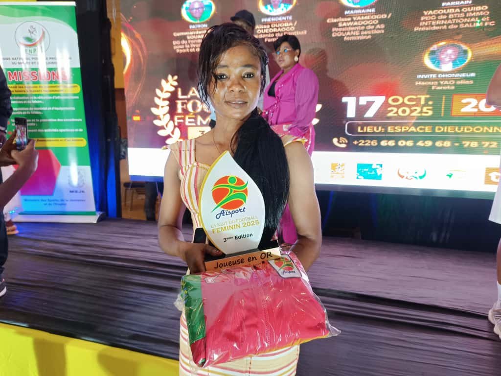 Football Féminin :  Pascaline Sawadogo de l’USFA sacrée meilleure joueuse et gardienne de l’année 2024-2025 4