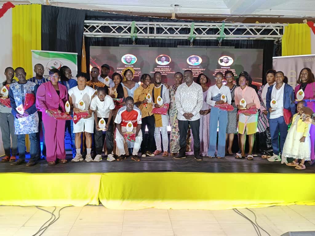 Football Féminin :  Pascaline Sawadogo de l’USFA sacrée meilleure joueuse et gardienne de l’année 2024-2025 6