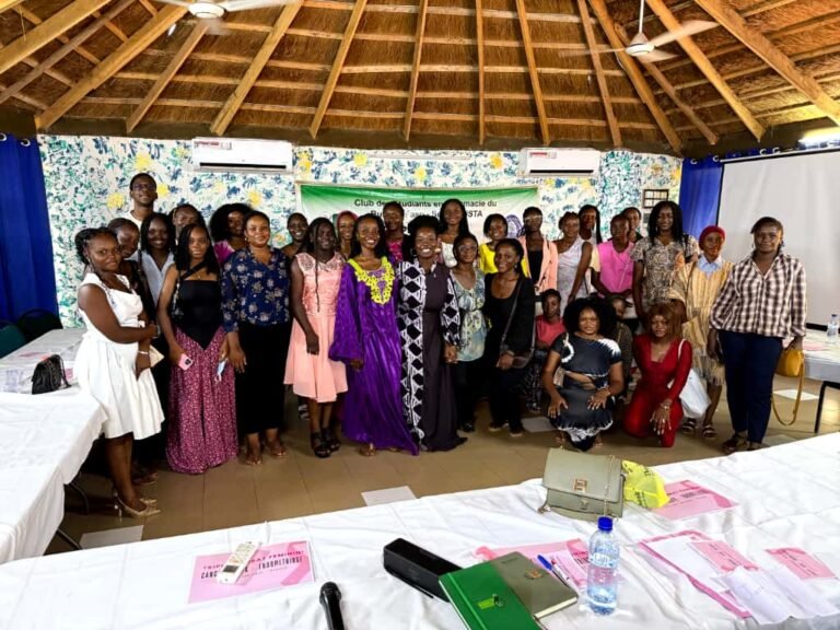 Triple combat féminin : Les étudiants en pharmacie de l'USTA mobilisés contre les cancers féminins 6 Triple combat féminin : Les étudiants en pharmacie de l'USTA mobilisés contre les cancers féminins 6
