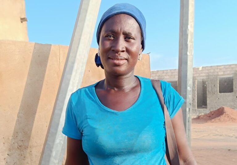 Ziniaré : Fati Sawadogo, laveuse de motos, de voitures, des camions et même des citernes 3 Ziniaré : Fati Sawadogo, laveuse de motos, de voitures, des camions et même des citernes 3